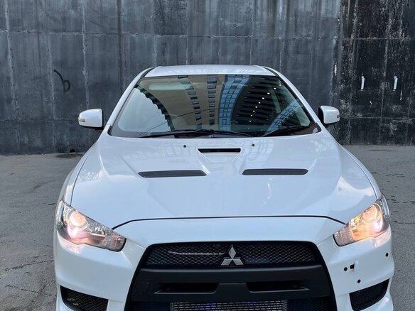 2015 Mitsubishi Lancer Evolution X, белый, 4125000 рублей - вид 3