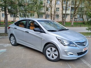 2015 Hyundai Solaris I Рестайлинг, серебристый, 720000 рублей, вид 2