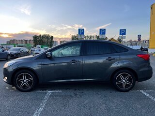 2017 Ford Focus III Рестайлинг, серый, 1300000 рублей, вид 2