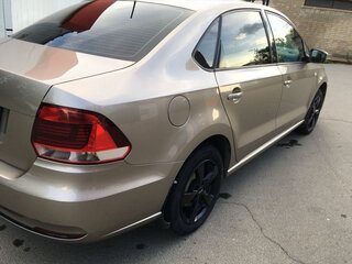 2015 Volkswagen Polo V Рестайлинг, бежевый, 820000 рублей, вид 2