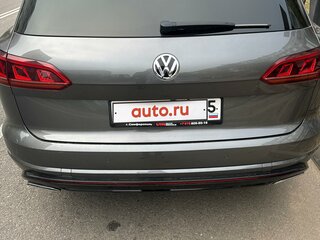 2018 Volkswagen Touareg III, серый, 6300000 рублей, вид 3