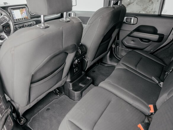2018 Jeep Wrangler IV (JL), серый, 4990000 рублей - вид 14