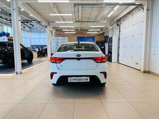 2020 Kia Rio IV, белый, 1649000 рублей, вид 5