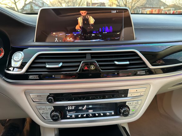 2016 BMW 7 серии 750i xDrive VI (G11/G12), коричневый, 5200000 рублей - вид 17