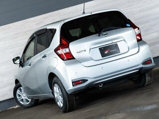 2019 Nissan Note II Рестайлинг, серебристый, 740000 рублей, вид 3