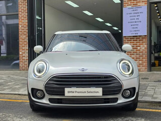 2022 Mini Clubman Cooper II Рестайлинг, серебристый, 1900000 рублей, вид 2