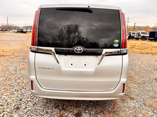 2018 Toyota Esquire I Рестайлинг, серебристый, 2835000 рублей, вид 5