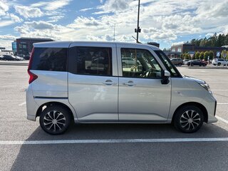 2022 Toyota Roomy I Рестайлинг, серебристый, 1199999 рублей, вид 2