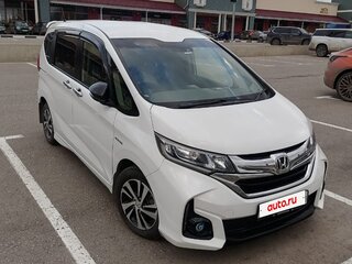 2017 Honda Freed+ II, белый, 1650000 рублей, вид 4