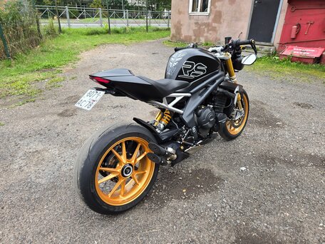 2021 Triumph Speed Triple, чёрный, 1240000 рублей, вид 4