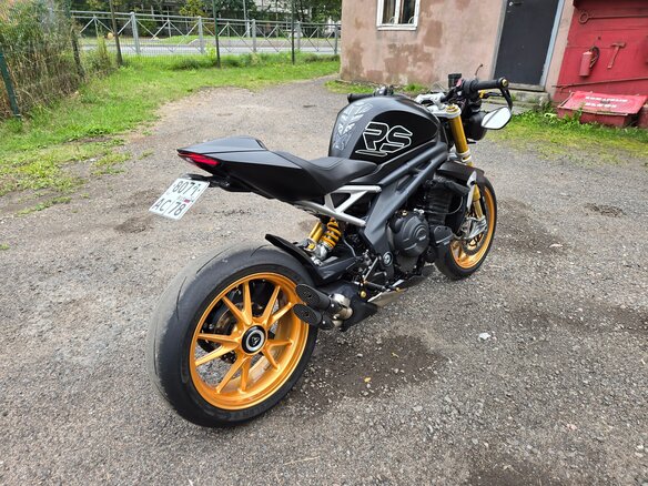 2021 Triumph Speed Triple, чёрный, 1200000 рублей - вид 3