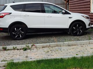 2018 Ford Kuga II Рестайлинг, белый, 1900000 рублей, вид 1