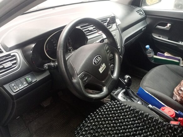2016 Kia Rio III Рестайлинг, серебристый, 600000 рублей - вид 3