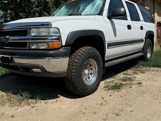 2002 Chevrolet Suburban IX, белый, 4500000 рублей, вид 1