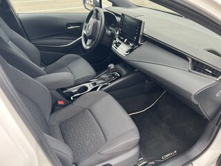 2020 Toyota Corolla XII (E210), белый, 3200000 рублей, вид 4