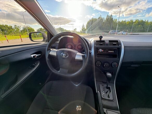 2012 Toyota Corolla X (E140, E150) Рестайлинг, серебристый, 1050000 рублей - вид 12