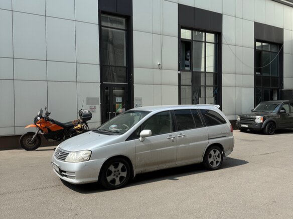 2001 Nissan Prairie III (M12), серебристый, 280000 рублей - вид 9