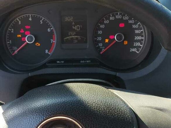 2016 Volkswagen Polo V Рестайлинг, жёлтый, 480000 рублей - вид 6