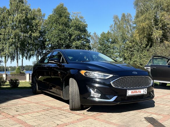 2020 Ford Fusion (North America) II Рестайлинг, чёрный, 1935000 рублей - вид 2