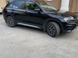 2020 Volkswagen Tiguan II, чёрный, 3600000 рублей, вид 3
