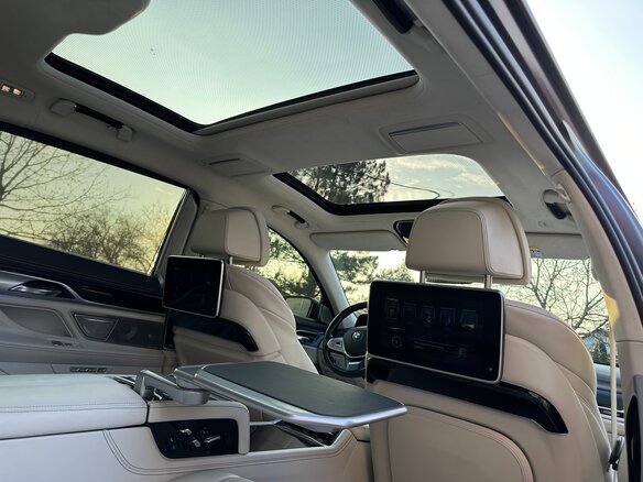 2016 BMW 7 серии 750i xDrive VI (G11/G12), коричневый, 5200000 рублей - вид 16