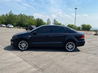 2016 Volkswagen Polo V Рестайлинг, чёрный, 1070000 рублей, вид 3