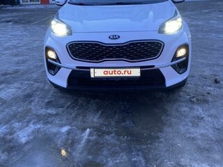 2019 Kia Sportage IV Рестайлинг, белый, 2600000 рублей, вид 3