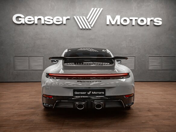 2025 Porsche 911 Carrera 4 GTS VIII (992) Рестайлинг, серый, 36000000 рублей - вид 4