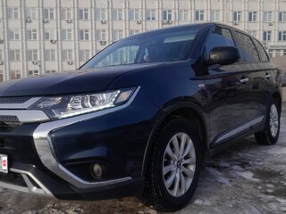 2018 Mitsubishi Outlander III Рестайлинг 3, синий, 2000000 рублей, вид 1