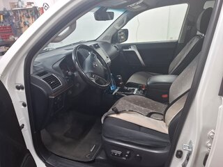 2021 Toyota Land Cruiser Prado 150 Series Рестайлинг 3, белый, 7600000 рублей, вид 4