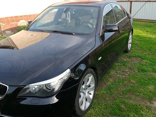 2009 BMW 5 серии 520d V (E60/E61) Рестайлинг, чёрный, 1600000 рублей, вид 4