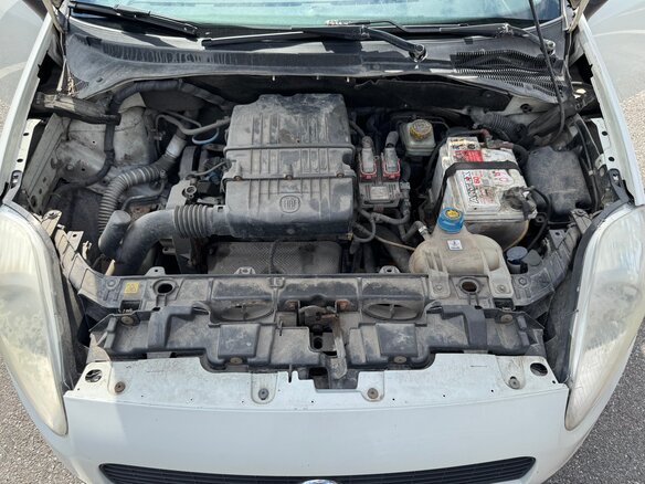 2010 Fiat Punto III Grande Punto, белый, 390000 рублей - вид 9