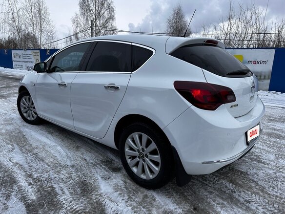 2012 Opel Astra J Рестайлинг, белый, 909999 рублей - вид 4