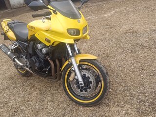 Yamaha FZ400