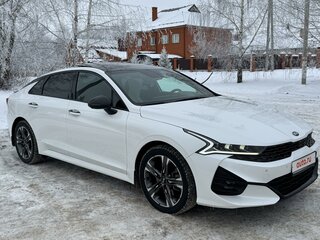 2021 Kia K5 III, белый, 3700000 рублей, вид 1