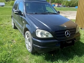 1999 Mercedes-Benz M-Класс 430 I (W163), чёрный, 640000 рублей, вид 1