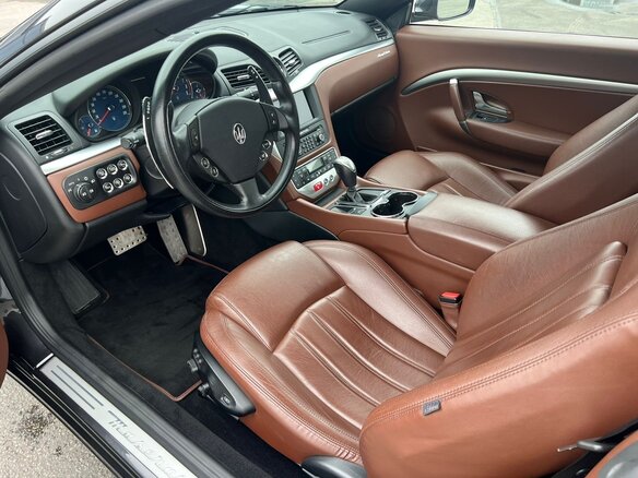 2010 Maserati GranCabrio I, серый, 7900000 рублей - вид 12