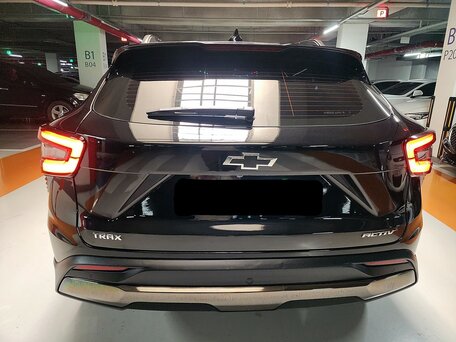 2023 Chevrolet Trax II, чёрный, 1780000 рублей, вид 5