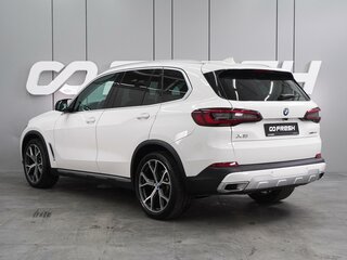 2020 BMW X5 25d IV (G05/G18), белый, 6837000 рублей, вид 2