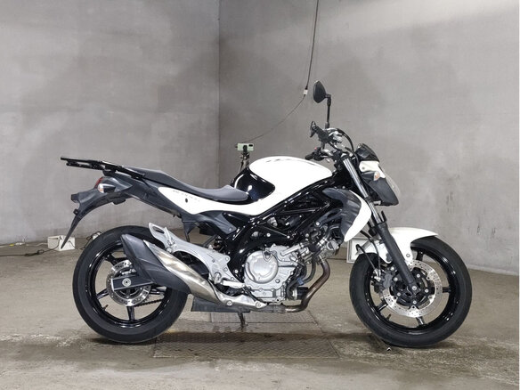 2012 Suzuki SFV 650 Gladius, белый, 550000 рублей