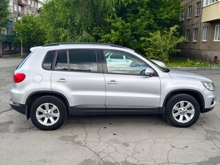 2013 Volkswagen Tiguan I Рестайлинг, серебристый, 1390000 рублей, вид 3