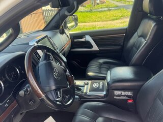 2019 Toyota Land Cruiser 200 Series Рестайлинг 2, белый, 8490000 рублей, вид 5