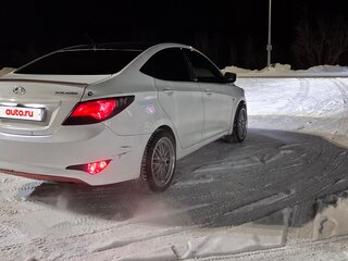 2015 Hyundai Solaris I Рестайлинг, белый, 1100000 рублей, вид 3