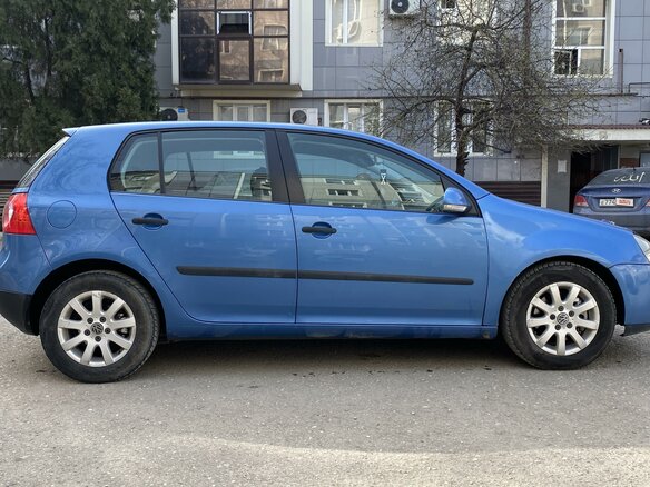 2004 Volkswagen Golf V, синий, 450000 рублей - вид 1