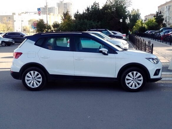 2018 SEAT Arona I, белый, 1830000 рублей - вид 2