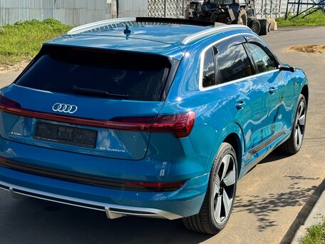 2020 Audi e-tron 55 I, голубой, 4690000 рублей, вид 4