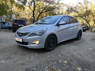 2015 Hyundai Solaris I Рестайлинг, серебристый, 800000 рублей, вид 1