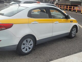 2016 Kia Rio III Рестайлинг, жёлтый, 750000 рублей, вид 5