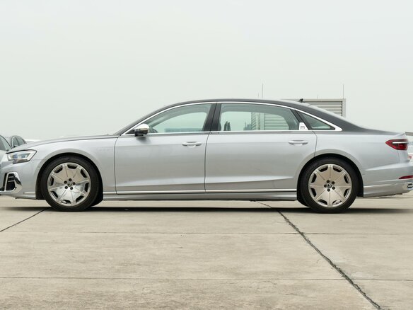 2023 Audi A8 Long 55 TFSI IV (D5) Рестайлинг, серебристый - вид 4