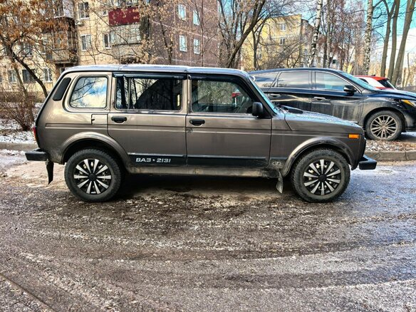 2016 Lada (ВАЗ) 2131 (4x4) I, коричневый, 400000 рублей - вид 3